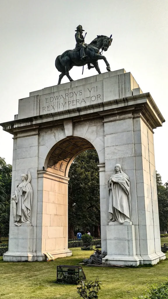 victoria memorial statue