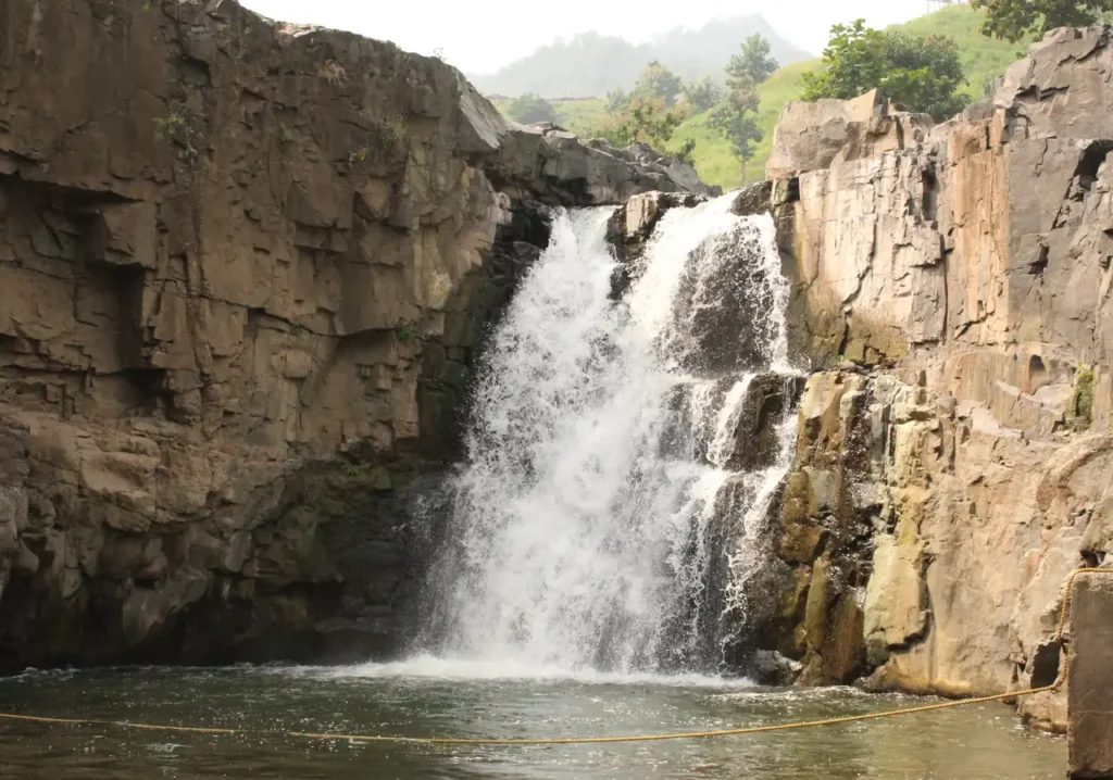 Zarwani Waterfall best time to visit