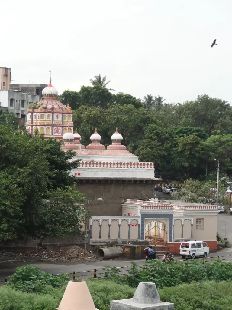 Architecture of Omkareshwar Temple Pune
