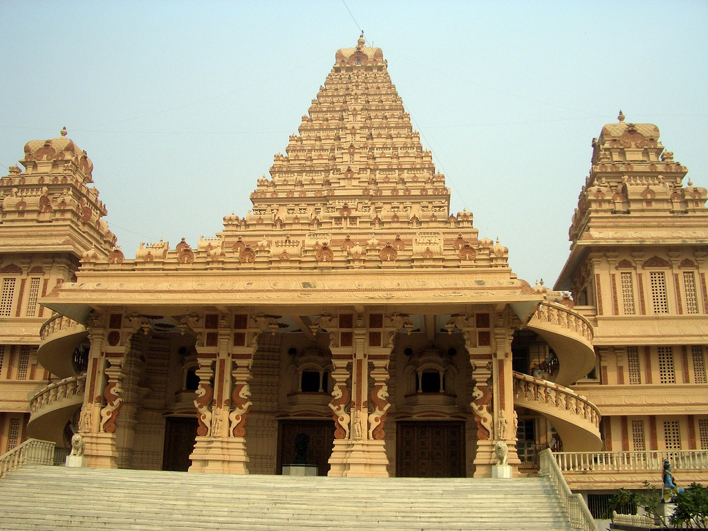 Architecture of Chhatarpur Temple