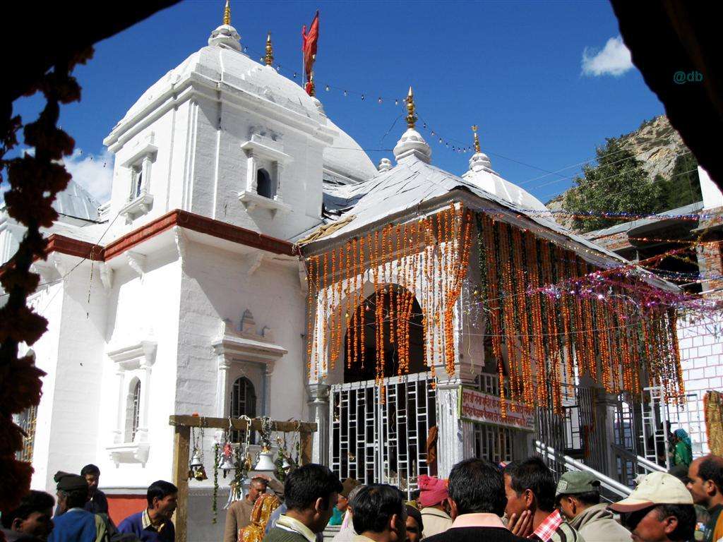Overview of Gangotri Temple